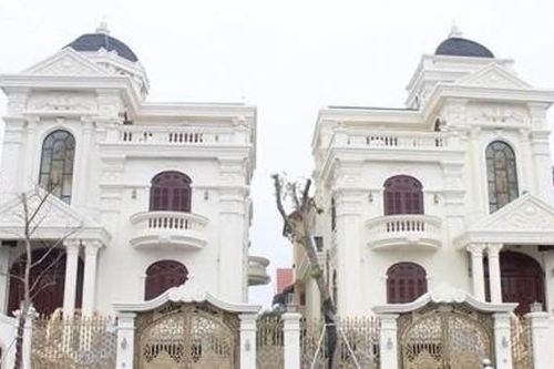 Ngắm cặp đôi lâu đài cực khủng ở Quảng Ninh
