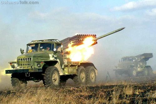 Khiếp hồn ly khai Ukraine bắn pháo phản lực Grad