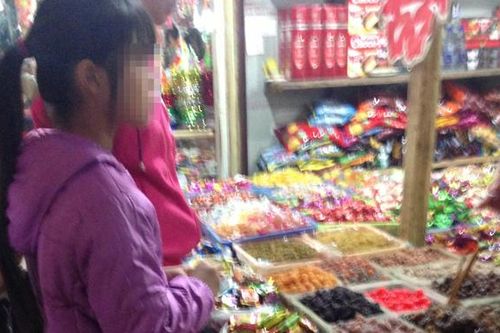 Mứt, bánh kẹo Tết '3 không' bày bán tràn lan