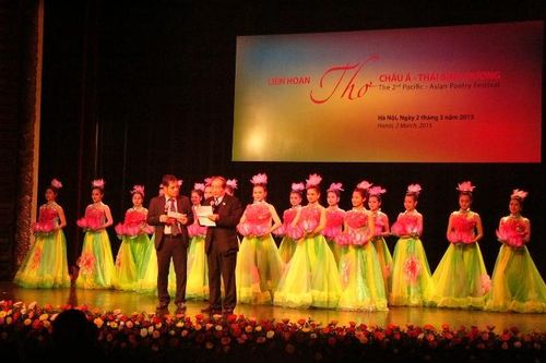 Thơ quốc tế tại Nhà hát lớn