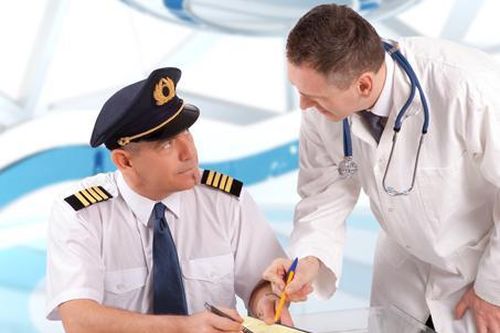 Các hãng hàng không giám sát bệnh của phi công thế nào?