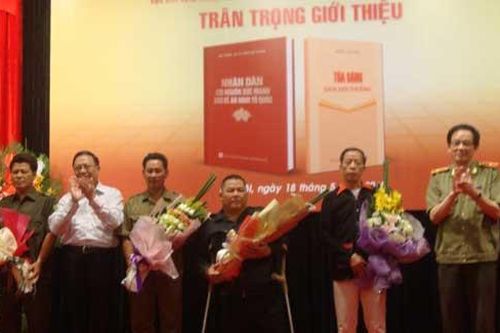 Ra mắt 2 cuốn sách về Toàn dân bảo vệ an ninh Tổ quốc