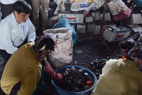 65% trẻ làng tái chế chì nhiễm độc
