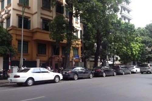 'Bát nháo' từ các bãi đỗ xe!