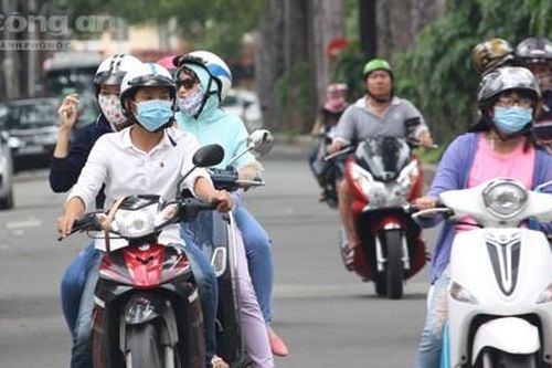 'Thời trang' đường phố: Ngày 'ninja', tối khoe... da