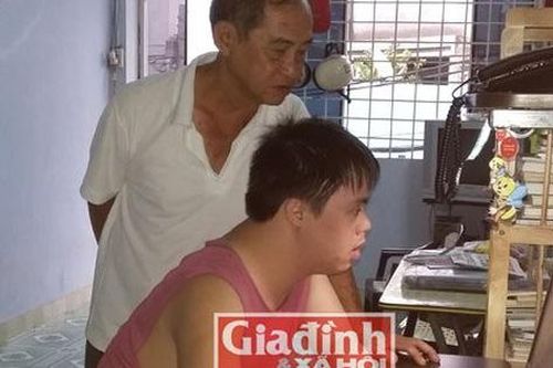 Người cha giúp đứa con bị bệnh Down thành sinh viên giỏi toàn năng