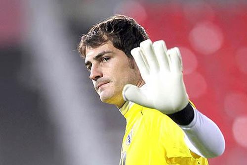 'Thánh Iker' chính thức rời Real Madrid