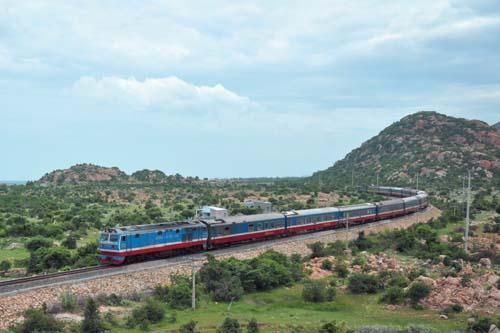 Giấc mơ tàu cao tốc Bắc-Nam và chuyện tàu chạy 92 km/giờ còn khó