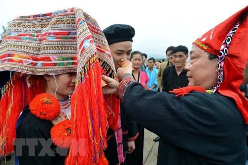 Cải tạo phong tục, tập quán lạc hậu của người dân vùng cao