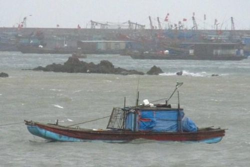 Hơn 1.600 khách du lịch mắc kẹt tại đảo Cô Tô và Quan Lạn