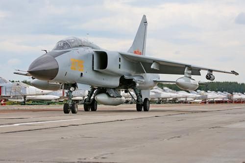 'Báo bay' JH-7 Trung Quốc sắp 'giao chiến' máy bay Sukhoi