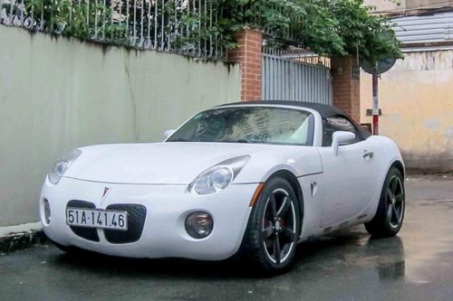 Xe thể thao hàng hiếm Pontiac Solstice ở Sài Gòn