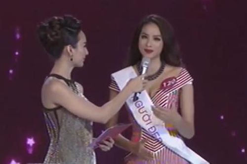 Phần thi ứng xử tự tin đầy phong thái Hoa hậu của Phạm Hương
