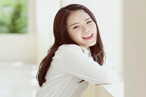 Hot girl gốc Việt xinh như búp bê, giỏi nhiều ngoại ngữ
