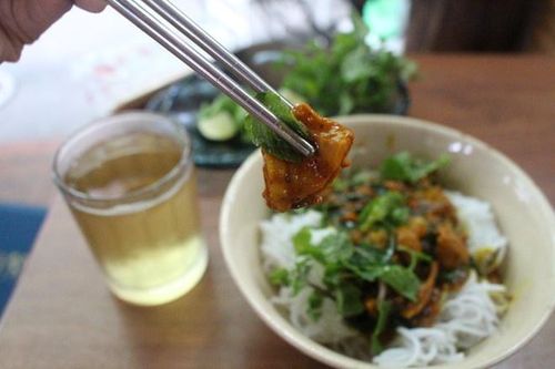 Làm bún lòng xào nghệ trị ho, ngon miệng