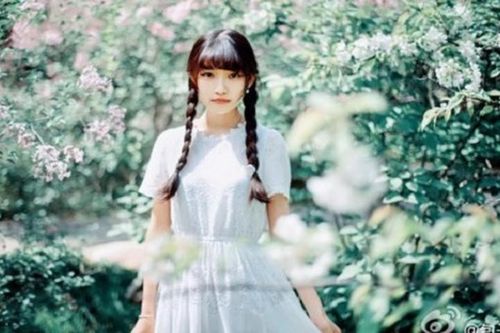 Nữ sinh trường y xinh đẹp mê phong cách 'bánh bèo'