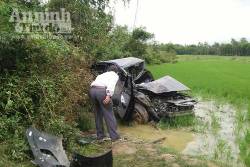 Phó trưởng phòng giáo dục và hiệu trưởng một trường THCS tử vong khi băng qua đường sắt
