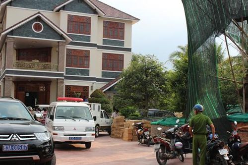 Hai vợ chồng chủ doanh nghiệp cà phê bị sát hại: Camera ghi hình nghi phạm