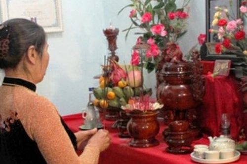 Con gái thờ cúng bố mẹ đẻ tại nhà chồng có phạm điều cấm kỵ?