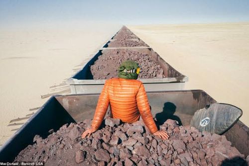 Khám phá sa mạc Sahara trên đoàn tàu dài nhất thế giới