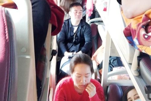 Xe khách nhồi nhét, đường dây nóng nguội lạnh