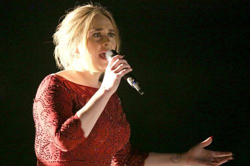 Fan nổi đóa vì sự cố khi Adele hát tại lễ trao giải Grammy