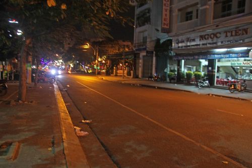 Côn đồ truy sát nhóm du khách trước quán ăn ở Nha Trang
