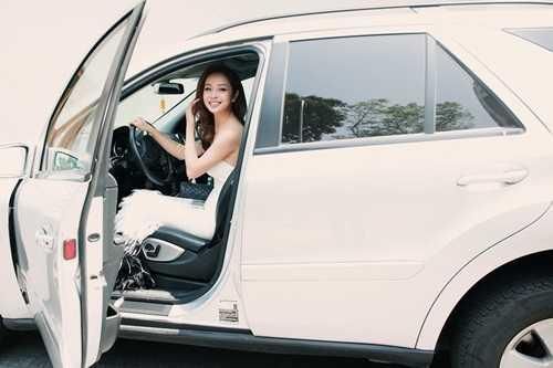 Jennifer Phạm khoe đường cong hút mắt