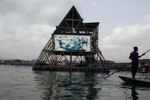 Ấn tượng ngôi trường nổi lênh đênh giữa sông nước ở Nigeria
