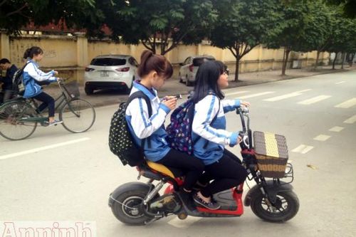 Báo động đỏ ý thức chấp hành luật giao thông của học sinh Thủ đô