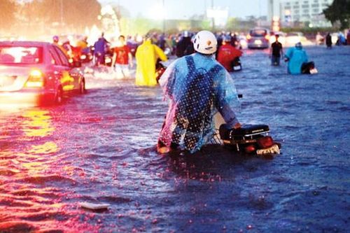 Đề xuất ngàn tỷ mua xe bơm chống ngập: Đột phá hay tiền thả trôi sông?