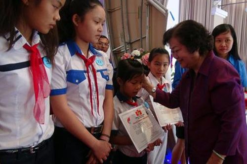 Tiếp sức học sinh dân tộc thiểu số, vùng biển, đảo