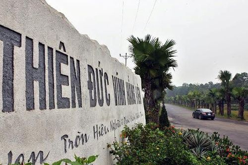 Nơi an nghỉ ngập tràn hoa của nhạc sĩ Thanh Tùng và Trần Lập