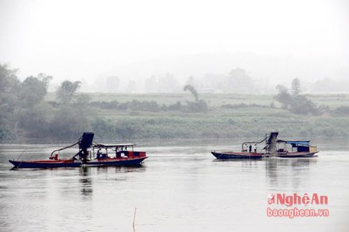 Mỏ cát trên Sông Lam: Vừa làm hồ sơ xin phép, vừa khai thác?