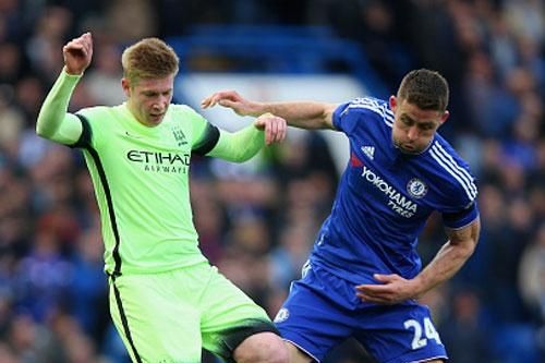 Chelsea 0-3 Man City: Courtois nhận thẻ đỏ, Aguero ghi 3 bàn