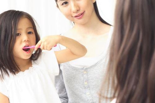 Bí quyết dạy con biết tự đánh răng khi còn nhỏ