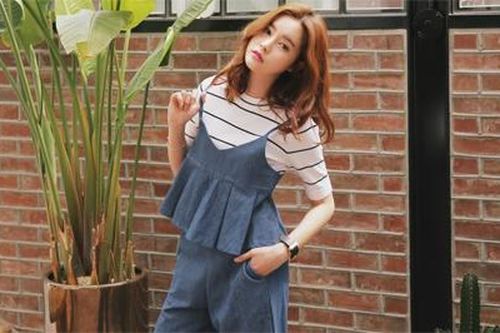 Quần ống rộng lên ngôi xoa dịu ngày nắng