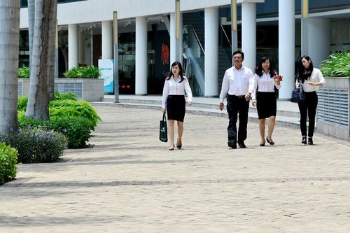 Nền hè phố đi bộ Phú Mỹ Hưng vẫn bền đẹp sau 10 năm