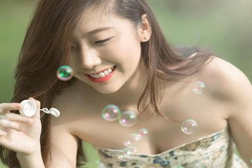 Cận cảnh nhan sắc 'vi diệu' của hot girl em gái Trấn Thành