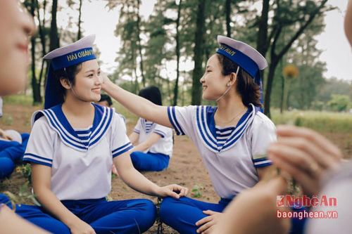 'Sinh viên mầm non' đẹp lung linh với ảnh kỷ yếu lính hải quân