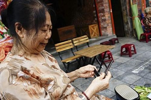 Chuyện về bà lão nửa thế kỉ làm nghề 'vít đầu thiên hạ'