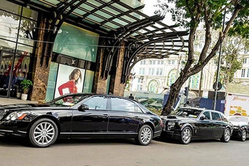Dàn siêu xe sang trị giá hơn 60 tỷ trên phố Sài Gòn
