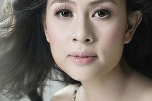 Kim Thư: Từ bà hoàng đến bán xôi trả nợ cho chồng