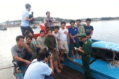 Nhà báo tiếp thêm sức mạnh cho ngư dân