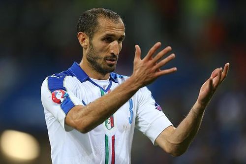 Trung vệ Italy bị ví như 'con lợn'