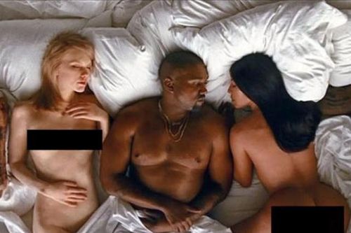 Taylor Swift, Donald Trump 'khỏa thân' cạnh Kanye West-Kardashian