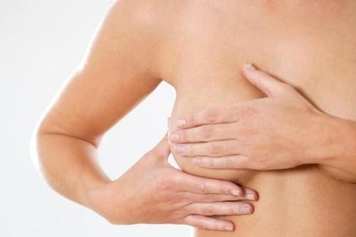 Cách tự khám ngực phát hiện ung thư
