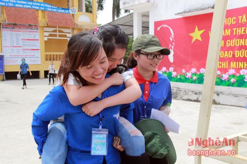Nghệ An: Bị gãy chân trước giờ làm bài, nữ sinh chịu đau thi xong mới đến bệnh viện