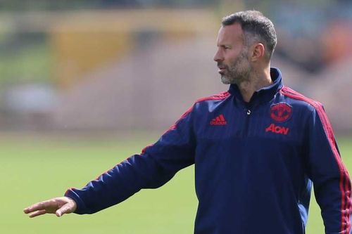 Ryan Giggs chính thức rời Manchester United sau 29 năm gắn bó