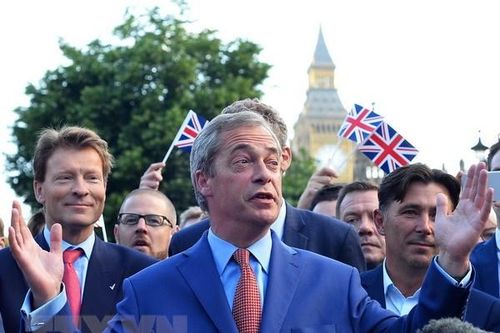 Người đứng đầu phe ủng hộ Brexit từ chức Chủ tịch đảng UKIP